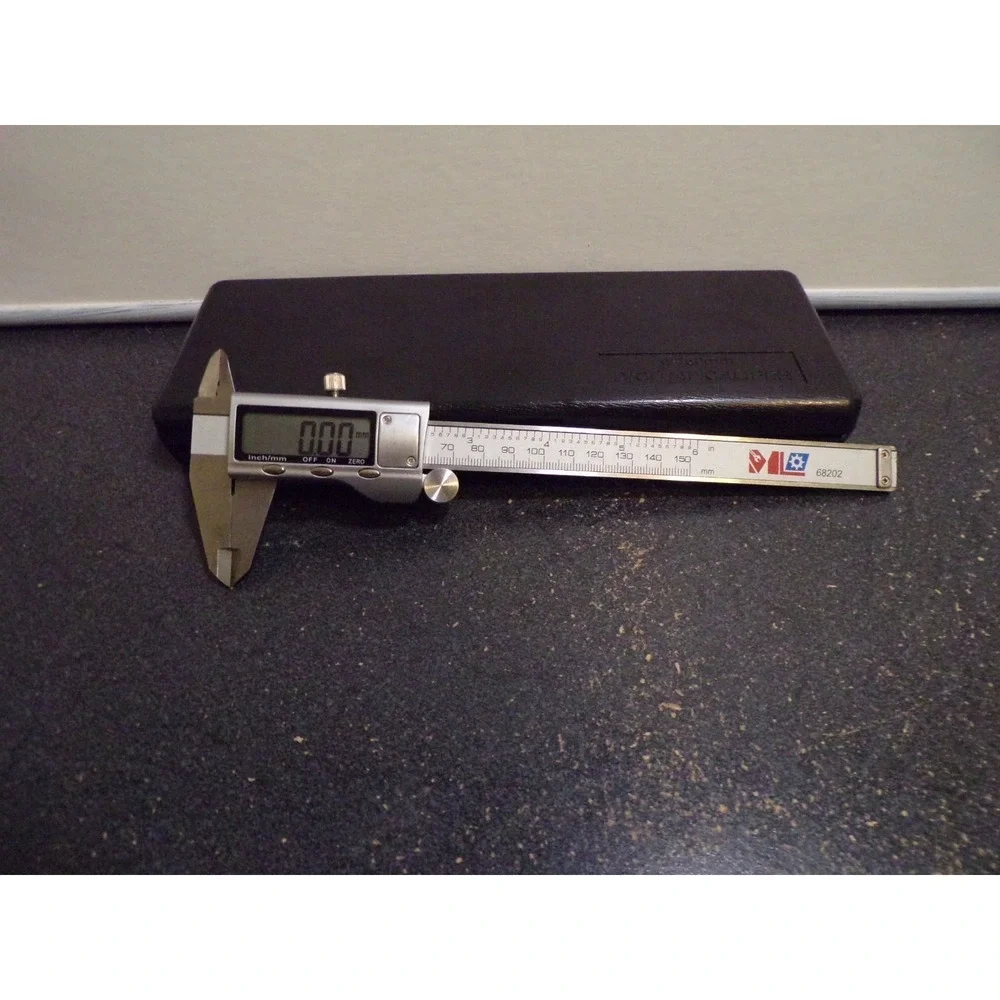 Electronic Digital Caliper 0-150mm With Case and Battery and instructions